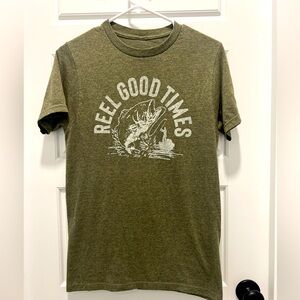 Men’s Small green fishing T-shirt